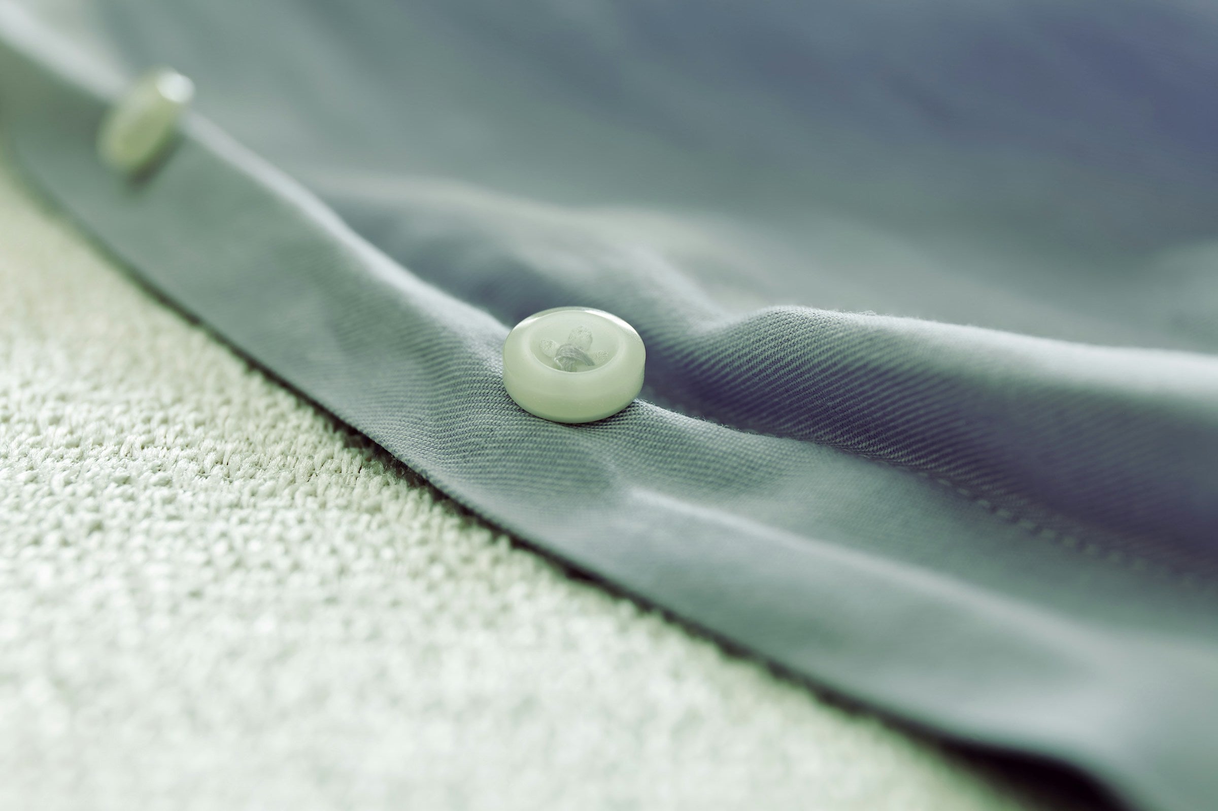 PLASTIC-POLY-POLYESTER-BUTTON-WHITE-BLACK-BUTTONS-NEW-YORK-WHOLESALE-STORE-ONLINE-NEAR-ME-NY-NYC