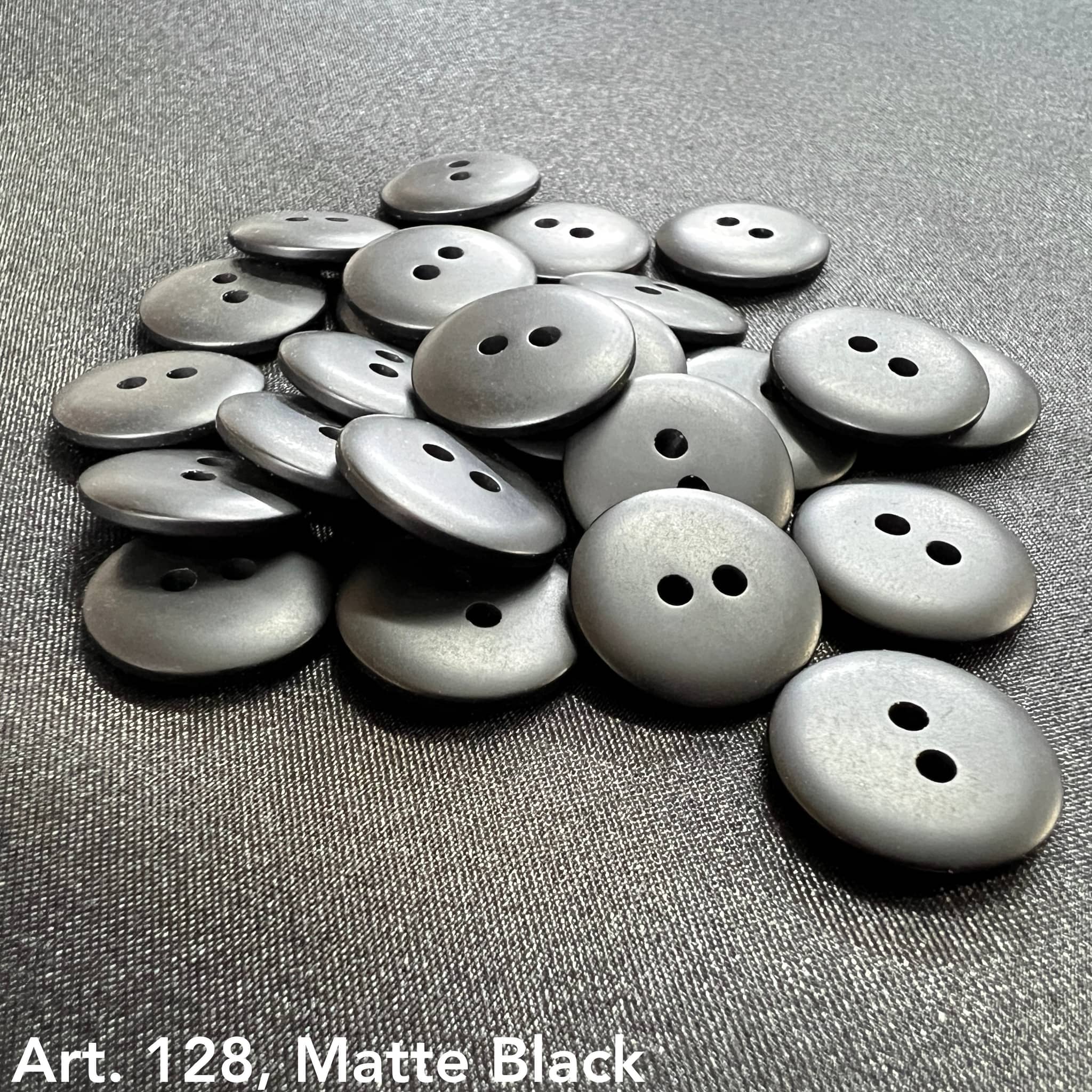 Art. 128 Black & White 2-Hole Buttons, 14L–80L