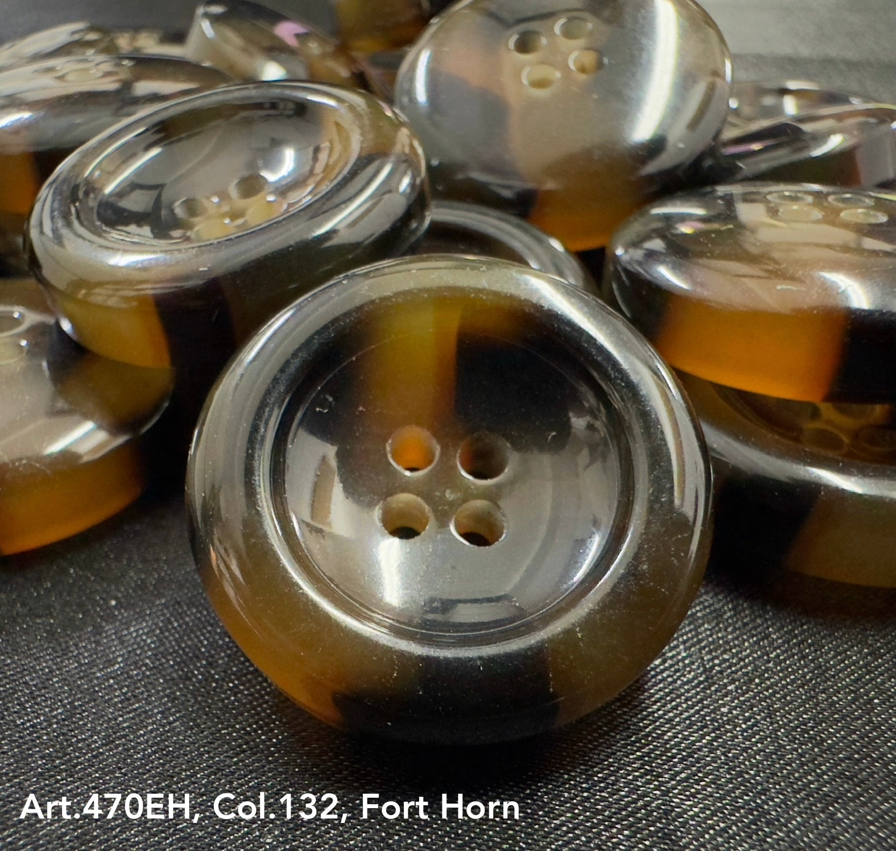 High-quality garment buttons in Fort Horn color, perfect for sewing and crafting projects