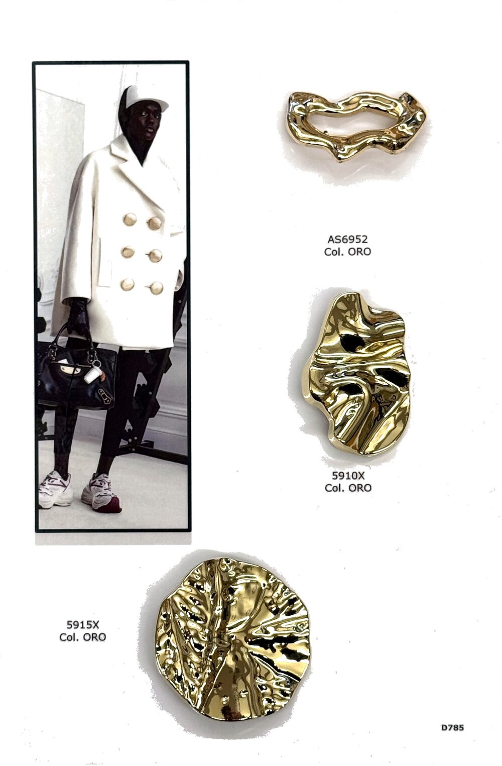 Sculpted gold crinkle buttons and toggle in ORO finish - style D785, Buttonology Seasonal Collection