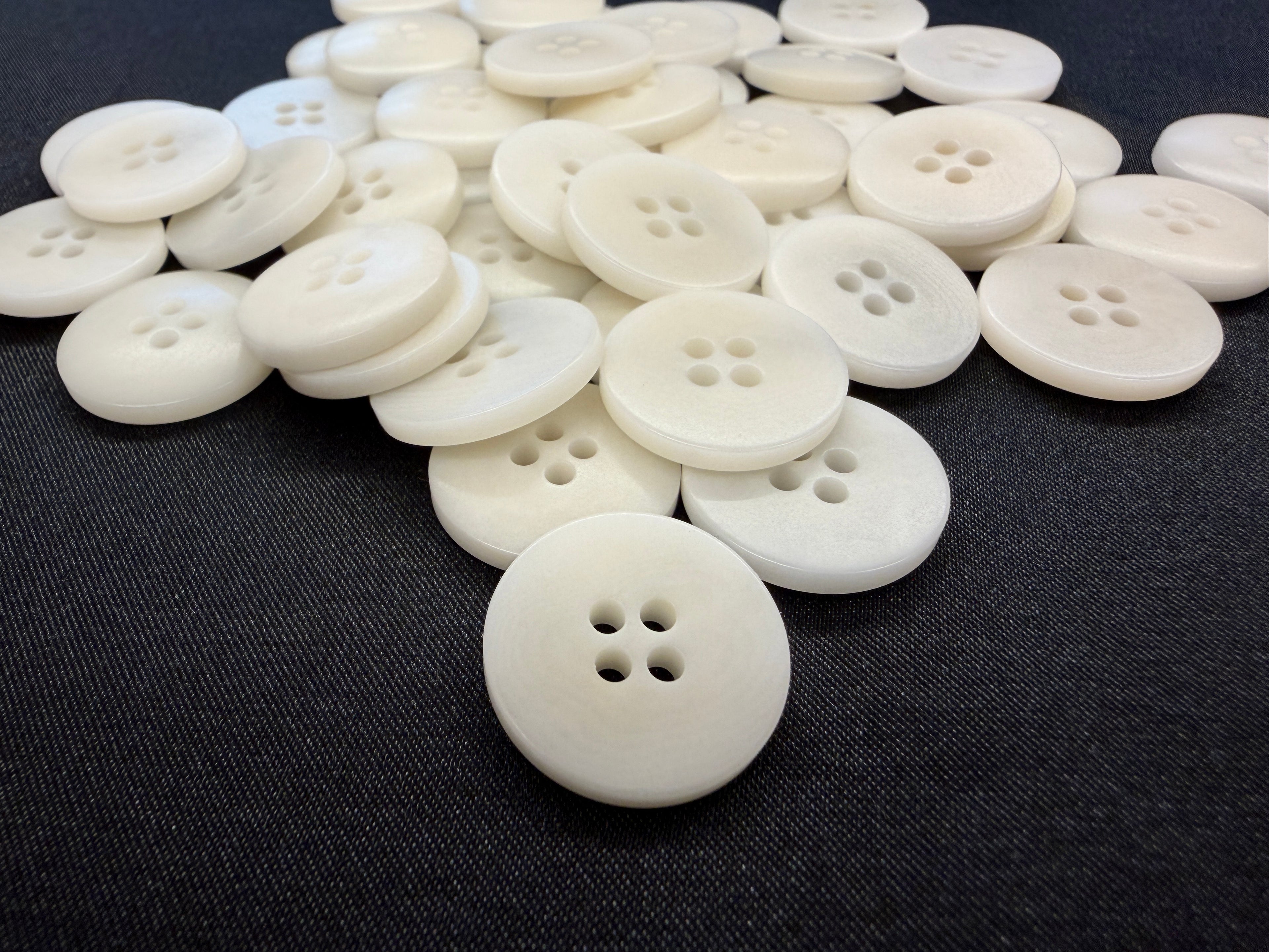 Natural Corozo Buttons – 28L (18mm) 4-Hole | Art. 10417