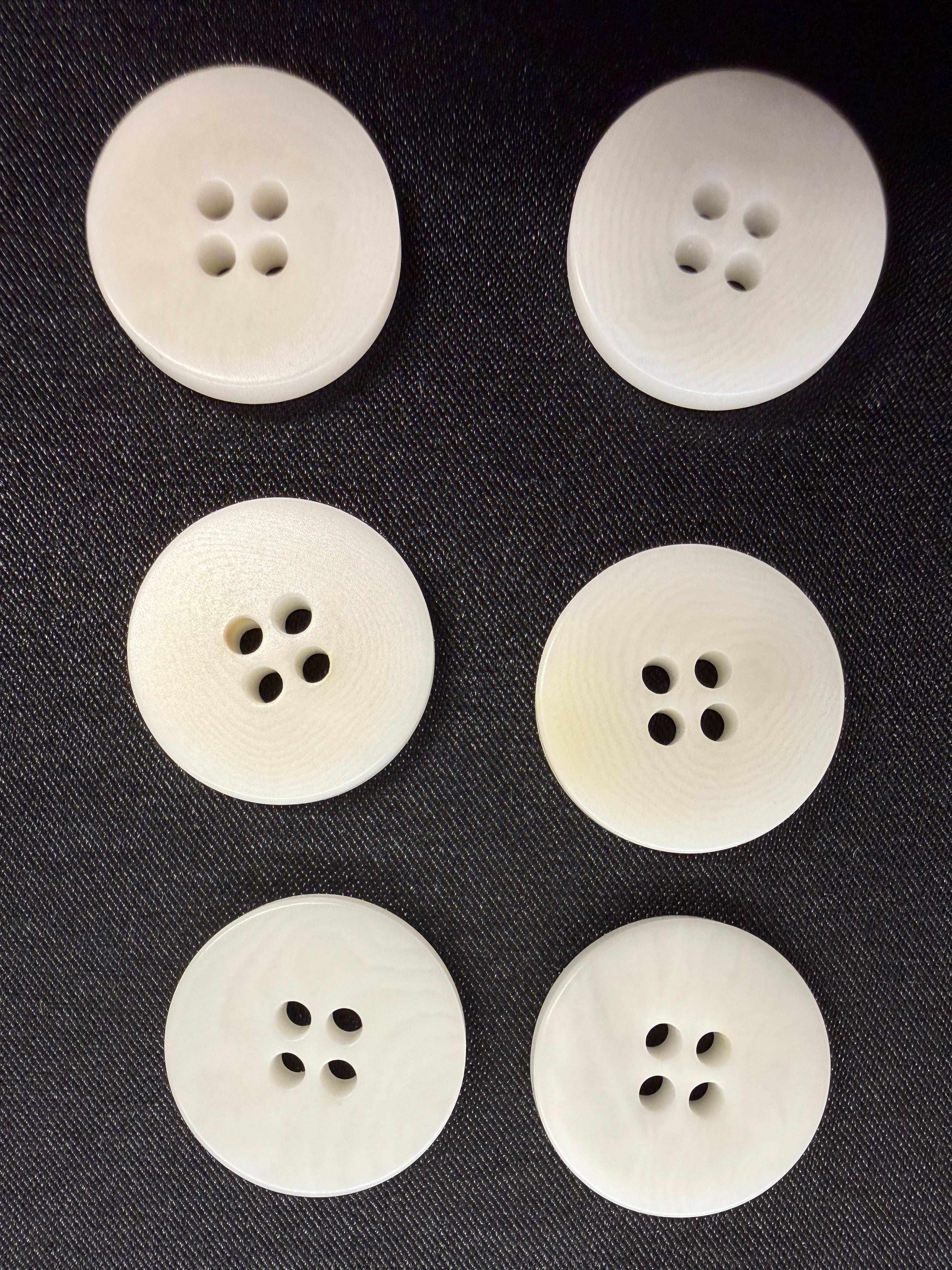 Natural Corozo Buttons – 28L (18mm) 4-Hole | Art. 10417