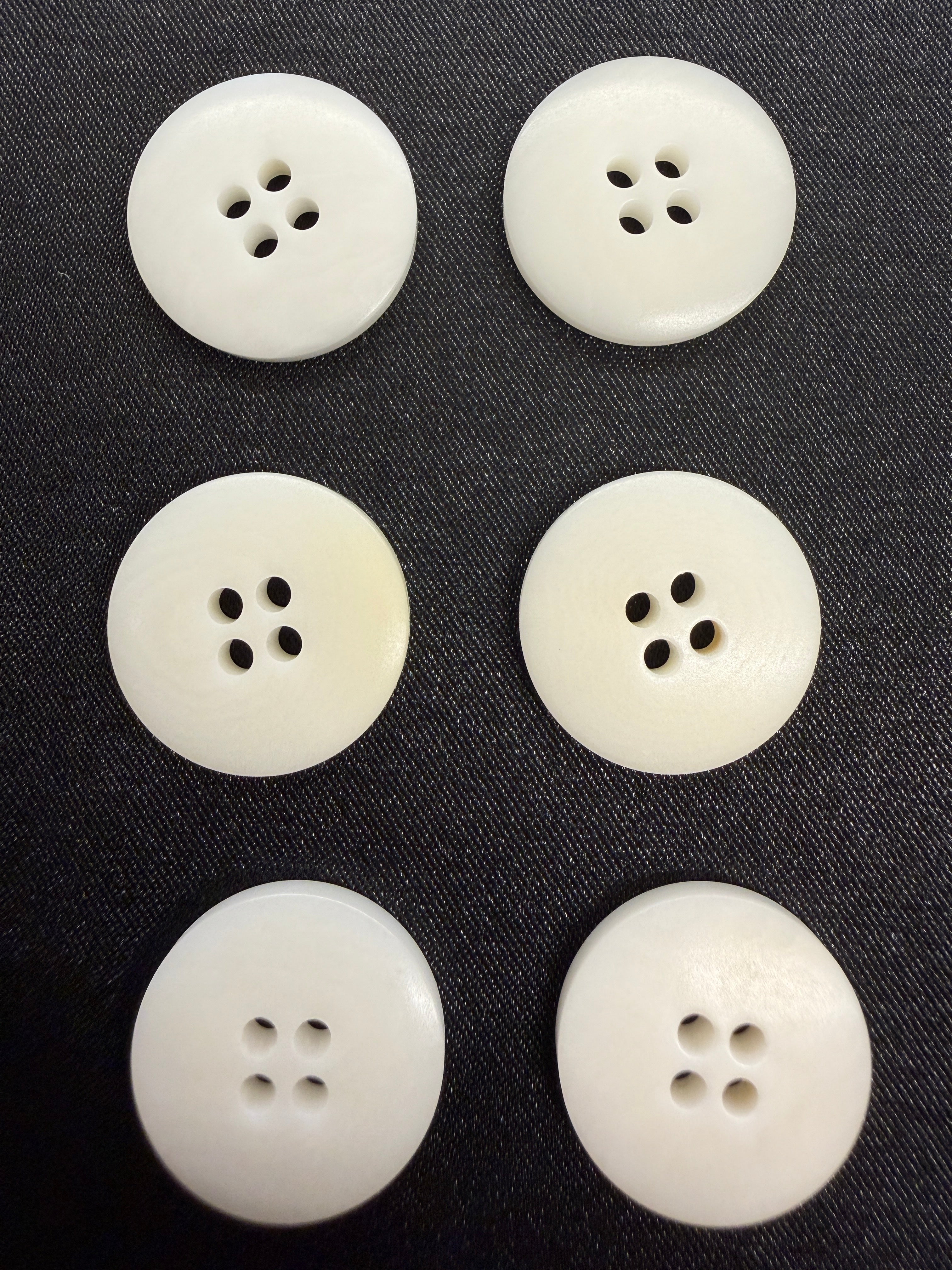 Natural Corozo Buttons – 28L (18mm) 4-Hole | Art. 10417
