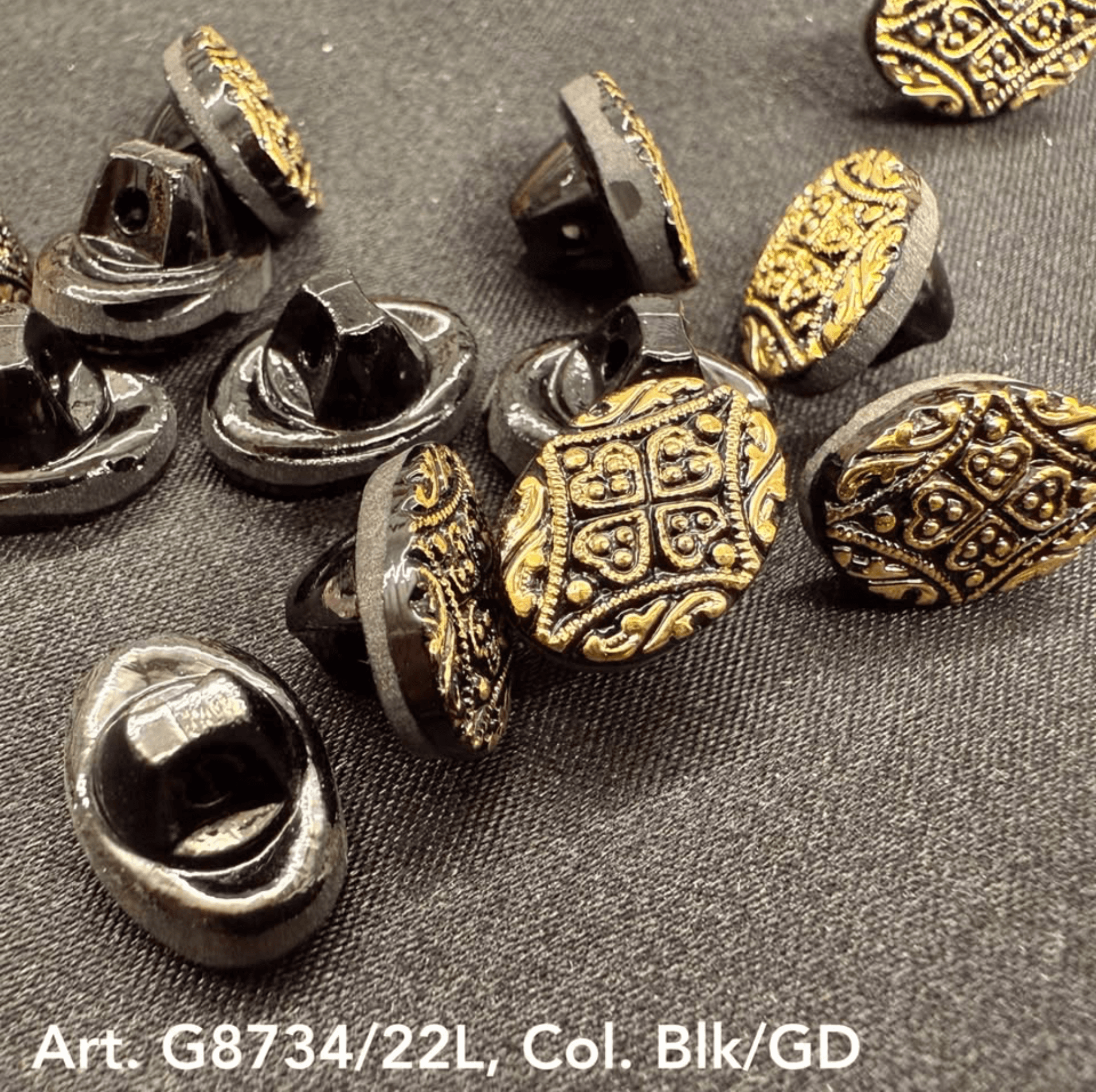 Art. G8734 black and gold decorative glass button, 22L (14mm), 24-piece bag – Buttonology Inc.